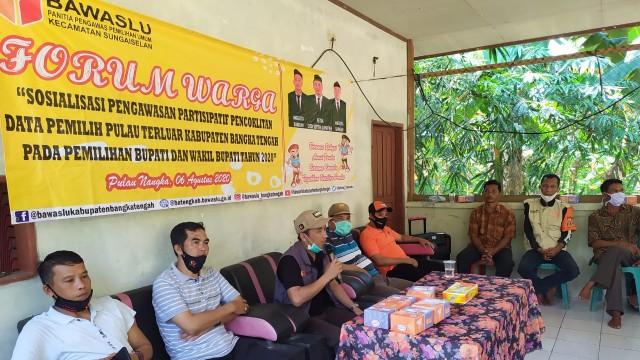 Bawaslu Kabupaten Bangka Tengah gelar Forum Warga di Pulau Nangka Desa Tanjung Pura, Kamis (06/08/2020) kemarin.
