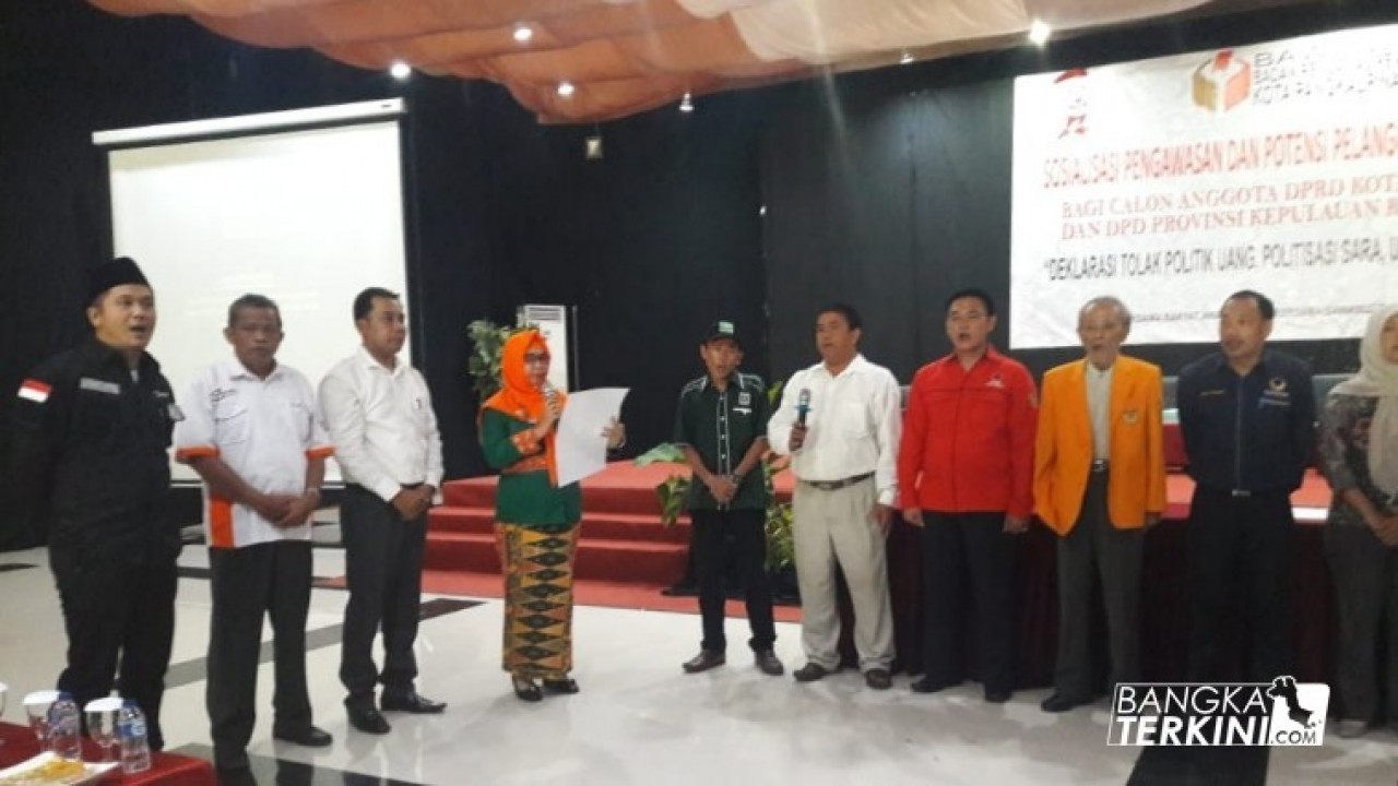 Sosialisasi pengawasan dan potensi pelanggaran dalam pemilu 2019 bagi calon anggota DPRD Kota Pangkalpinang dan DPD Provinsi Kepulauan Bangka Belitung (Babel), oleh Badan Pengawas Pemilihan Umum (Bawaslu) Pangkalpinang, di Hotel Bangka City, Rabu (17/10/2018). 