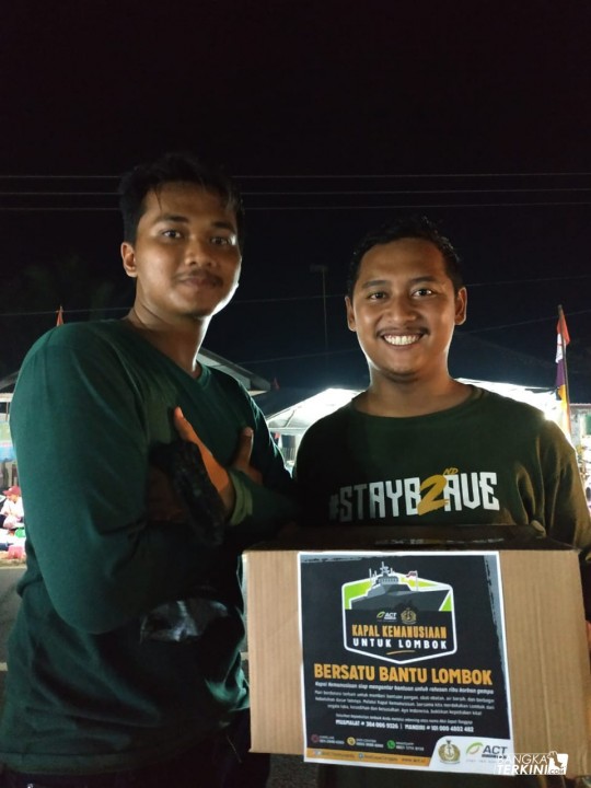 Karang taruna Desa Dalil, bersama Mahasiswa Kuliah Kerja Nyata (KKN) dari Solo dan Mahasiswa IPB Bogor menggelar penggalangan dana untuk korban gempa di Lombok, Selasa (14/08/2018) malam.