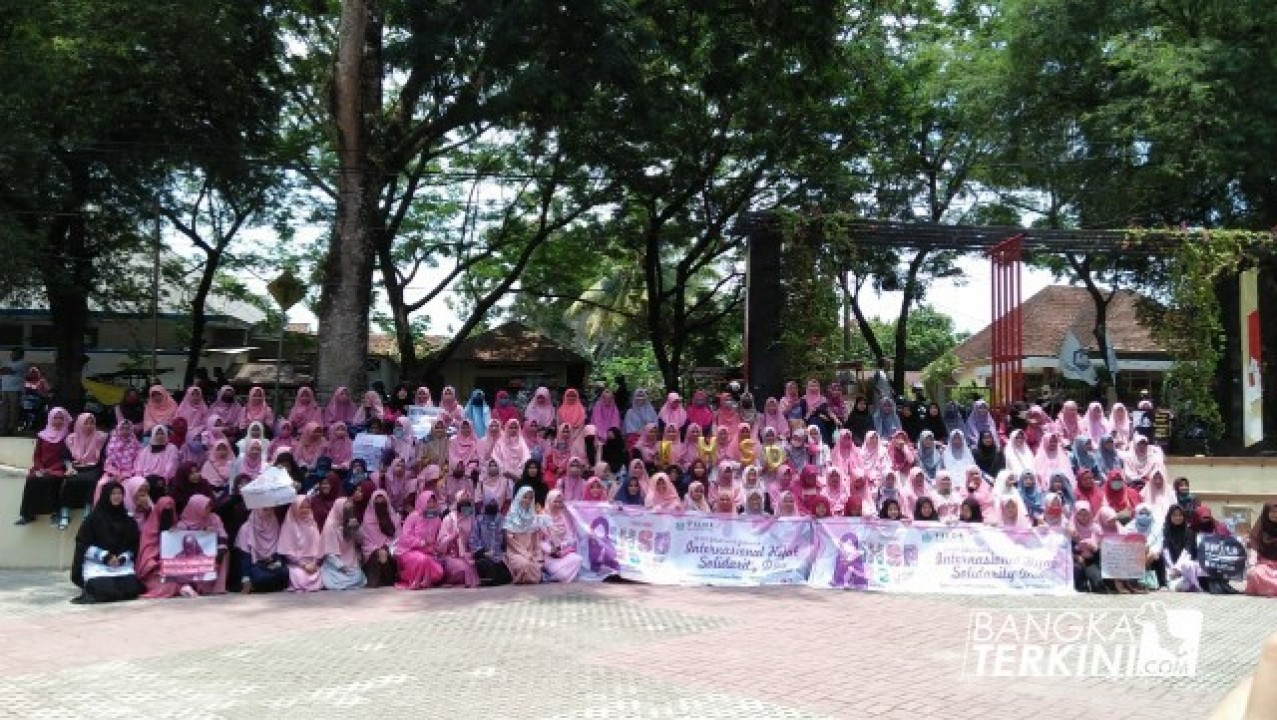 Forum Silahturahmi Lembaga Dakwah Kampus (FSLDK) Bangka Belitung gelar aksi International Hijab Solidarity Day (IHSD) 2018, berlokasikan di Taman Sari (Wilhelmina Park), Minggu (30/09/2018).