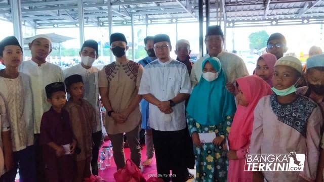 Bupati Algafry Rahman Bersama PWI dan AMPI Bangka Tengah Beri Santunan ke Anak Yatim Piatu