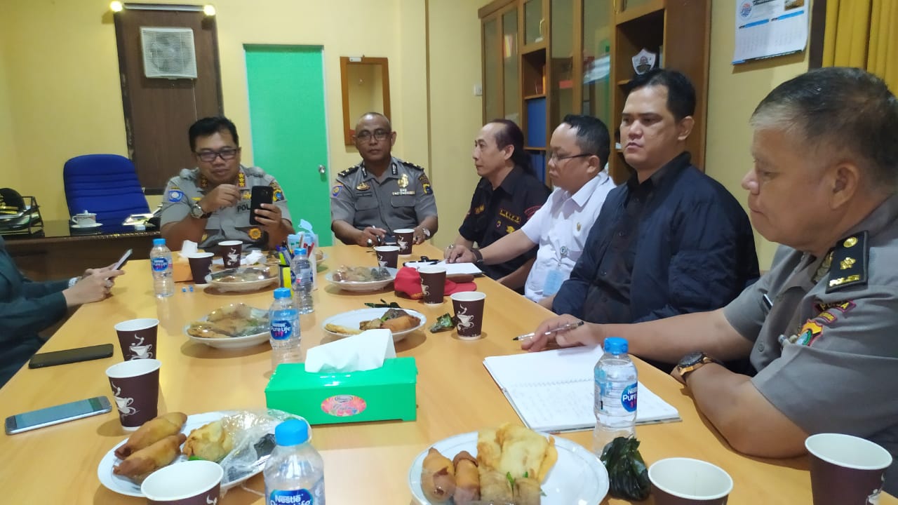 Dir Binmas Polda Provinsi Kepulauan Bangka Belitung (Babel), Kombes (Pol) Rudi Hermanto bersama Mitra Polri gelar Rapat Koordinasi (Rakor) yang berlangsung di ruang Direktur Binmas Polda Babel, Rabu (19/06/2019).