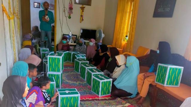 Program DM#27 BERBAGI kembali salurkan paket sembako Ramadhan 1422 H. Kali ini Sebanyak 50 paket sembako Ramadhan dibagikan di Desa Kerakas, Kabupaten Bangka Tengah, Minggu (18/04/2021).
