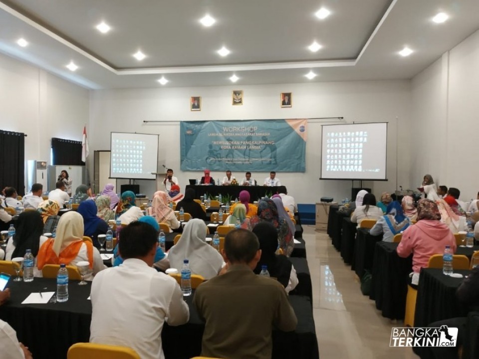 Dinas Sosial Pemberdayaan Perempuan dan Perlindungan Anak (Dinsos PPPA) Kota Pangkalpinang melakukan workshop memperingati hari lanjut usia (Lansia) Nasional, di Sun Hotel Jalan Toniwen No 12 Kelurahan Bintang, Rabu (16/05/2018). 