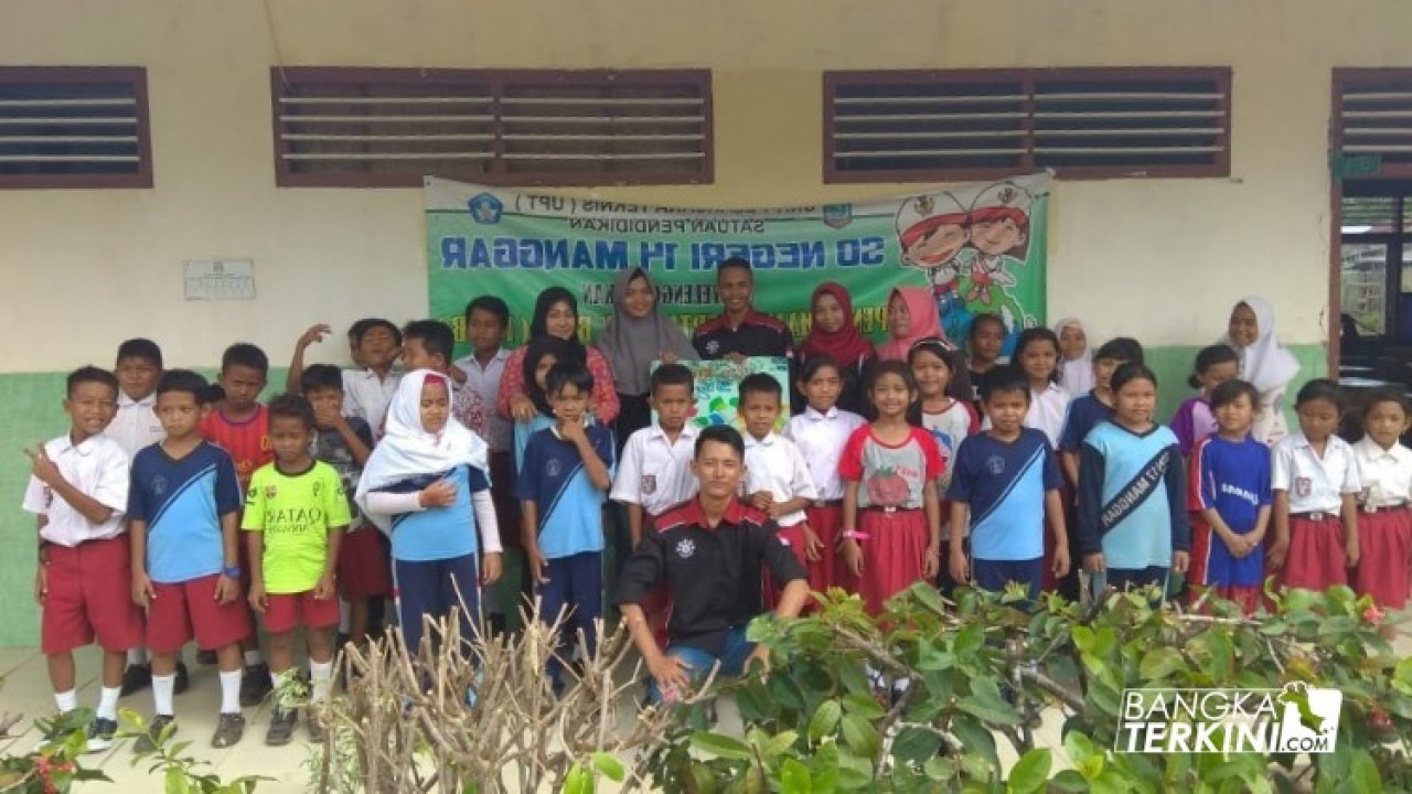 Mahasiswa Kuliah Kerja Nyata (KKN) Universitas Bangka Belitung (UBB), berkunjung ke lima Sekolah Dasar (SD) di Manggar Kabupaten Belitung Timur, Selasa (07/08/2018).