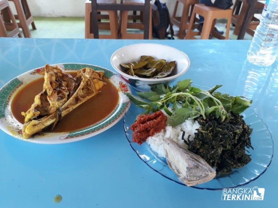 Warung makan Garpu Piring Sendok (GPS) Bang Jek, tersedia makanan khas Bangka yang recommended, beralamatkan di Jalan Balai (Eks.Cafe Yendri Lida) atau sebelah Bakso Abi Barokah.