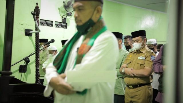 Gubernur Bangka Belitung Erzaldi Ajak Siswa SMAN 1 Pemali Shalat Subuh Berjamaah. (Sumber Diskominfo Bangka Belitung)