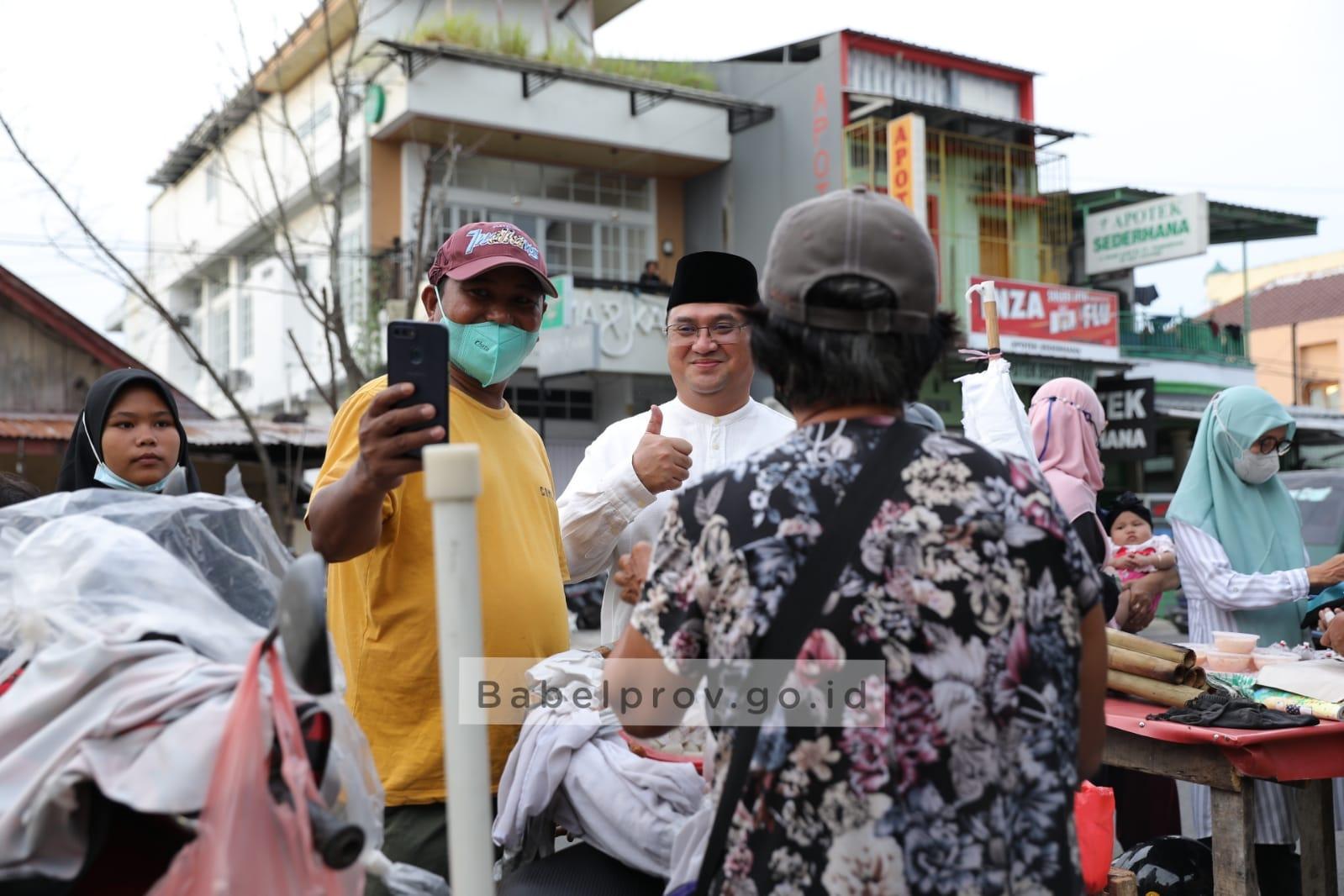 Gubernur Ngabuburit di Kampung Ramadan, Order Takjil dan Traktir Warga