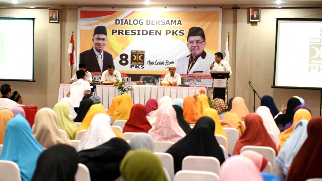 Presiden Partai Keadilan Sejahtera (PKS) Sohibul Iman berikan pembekalan serta motivasi kepada para kader dan calon legislatif (Caleg) dari Partai Politik PKS, di Cordela Hotel, Selasa (25/12/2018).
