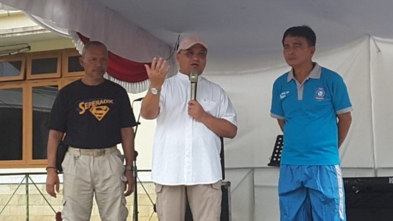 Gubernur Bangka Belitung (Babel), Erzaldi Rosman saat hadir di acara Ramah Tamah Hari bakti PU, yang bertempat di Kantor Dinas PUPR Babel, Jum'at (14/12/2018).