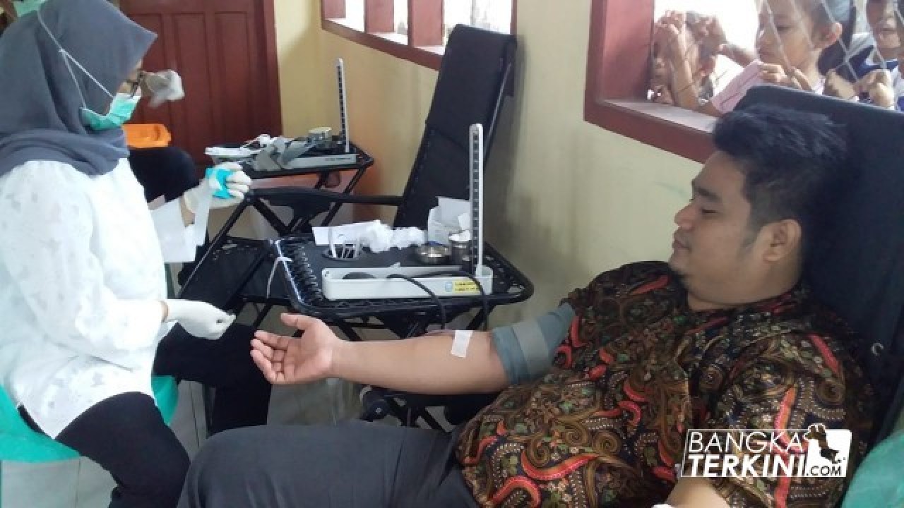 Himpunan Nelayan Seluruh Indonesia (HNSI) Bangka bekerjasama dengan PMI bangka menyelenggarakan kegiatan Donor Darah dan Check Up Gratis dilingkungan Nelayan 1 Sungailiat, Jum'at (01/02/2019).