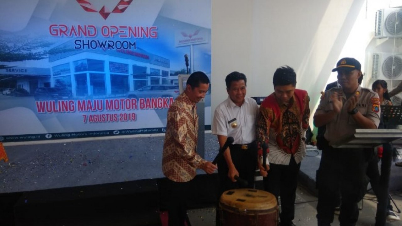 Peresmian Wuling Motor Jaya, oleh Bupati Bangka Tengah Ibnu Saleh, Rabu (07/08/2019).