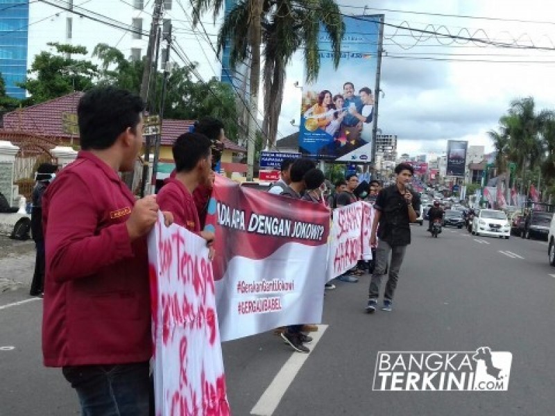 Ikatan Mahasiswa Muhammadiyah (IMM) Provinsi Kepulauan Bangka Belitung, gelar aksi pernyataan sikap atau sebuah bentuk kontrol sosial untuk mengawal kebijakan - kebijakan Pemerintah, di Alun-Alun Taman Merdeka Kota Pangkalpinang, Selasa (24/04/2018).