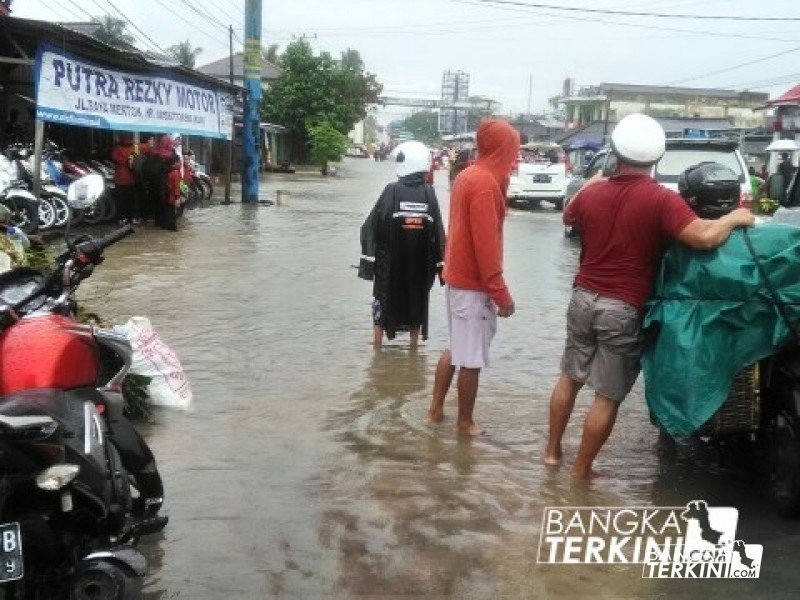 Banjir di Pangkalpinang, Jum'at (27/04/2018).