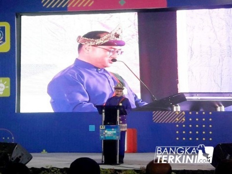 Gubernur Kepulauan Bangka Belitung (Babel) Erzaldi Rosman, saat perayaan puncak Hari Konsumen Nasional (HARKONAS) 2018, di Alun-alun Taman Merdeka (ATM) Kota Pangkalpinang, Selasa (24/04/2018).