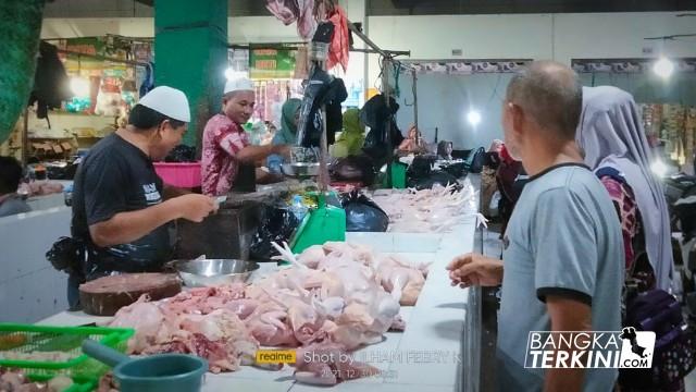 BANGKA TERKINI doc : Harga Daging Ayam dan Cabai di Bangka Tengah 'Naik'. (Ilham/Bangka Tengah)