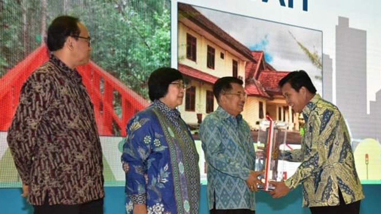 Kabupaten Bangka Tengah (Bateng) kembali raih penghargaan Adipura, Senin (14/01/2019).