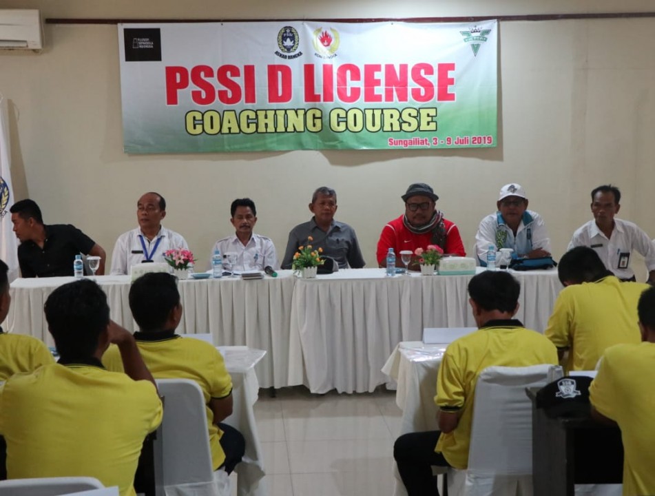 Askab PSSI Kabupaten Bangka menggelar kursus pelatih sepak bola untuk mendapatkan lisensi tingkat D nasional yang diadakan di Hotel ST12 Sungailiat, Rabu (03/07/2019).
