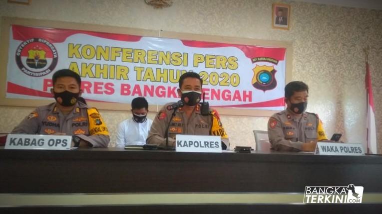 Kepolisian Resort (Polres) Bangka Tengah menggelar Konferensi Pers akhir Tahun 2020, di Aula pratisara Wirya Polres Bangka Tengah, Rabu (30/12/2020).