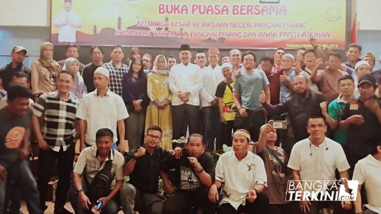 Kejaksaan Negeri (Kejari) Kota Pangkalpinang bersama Komunitas Wartawan Pangkalpinang menggelar buka puasa bersama, di Hotel Puncak Pangkalpinang Provinsi Bangka Belitung, Rabu (22/05/2019).