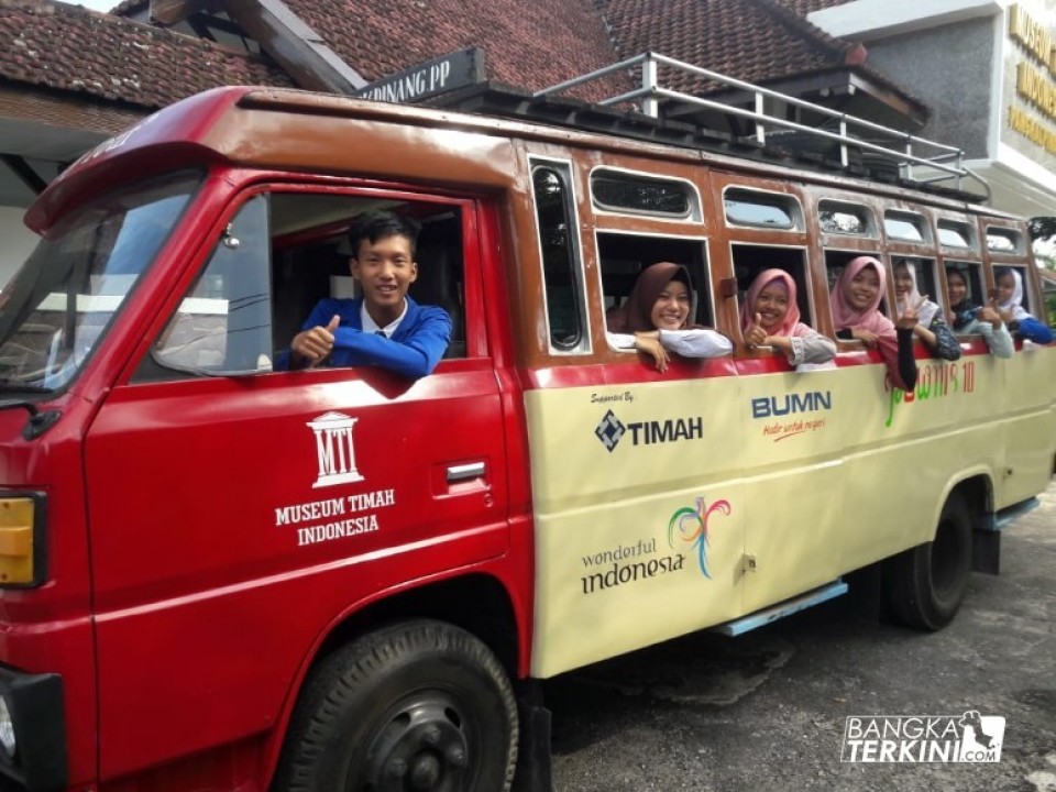Kendaraan Legendaris Bangka Belitung, Persatuan Oto Warga Negara Indonesia Sungailiat (POWNIS) kembali dioperasikan pihak Museum Timah Pangkalpinang untuk kegiatan City Tour, tempat-tempat bersejarah di kota Pangkalpinang.