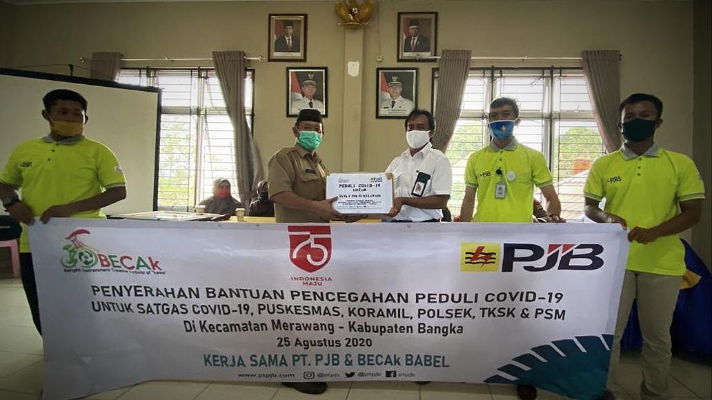 Kepala Pusat Kesehatan Masyarakat (Puskesmas) Baturusa, Kecamatan Merawang, Kabupaten Bangka menerima paket bantuan perlengkapan pencegahan covid-19 dari PT. PJB dan BECAK Babel, Selasa (25/08/2020).