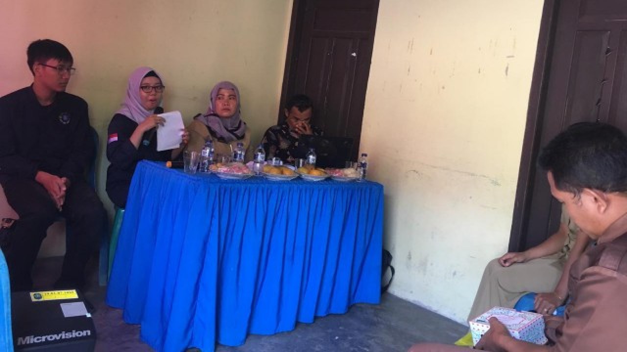 Mahasiswa Kuliah Kerja Nyata (KKN) Tematik Universitas Bangka Belitung (UBB) Desa Berbura mengadakan sosialisasi dan pelatihan keuangan Bumdes, di Desa Berbura Kabupaten Bangka, Rabu (17/07/2019).