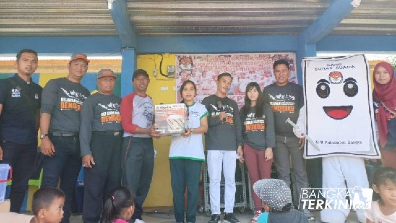 Sosialisasi Pemilu yang diselenggarakan Relawan Demokrasi (Relasi) KPU Bangka, di lapangan bola Rom Desa Puding Besar, Jum'at (15/03/2019).