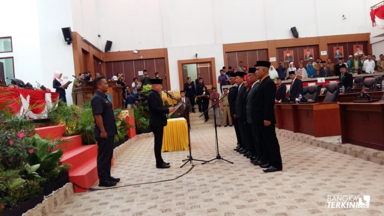 Sebanyak 5 orang anggota PAW DPRD Babel resmi dilantik oleh Ketua DPRD Babel, Didit Srigusjaya, melalui sidang Paripurna Pergantian Antar Waktu (PAW), Senin (25/2/2019).
