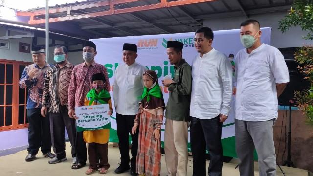 Walikota Pangkalpinang, Maulan Aklil Hadiri Shopping Bareng Anak Yatim Oleh Yakesma Bangka Belitung