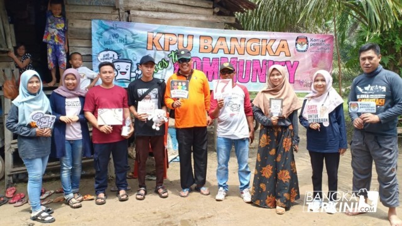 Melalui Goes To Community, Komisi Pemilihan Umum  (KPU) Kabupaten Bangka, mengunjungi komunitas Sahabat Alam (Salam), di Sungai Upang Desa Tanah Bawah Kecamatan Puding Besar, Minggu (10/02/2019).