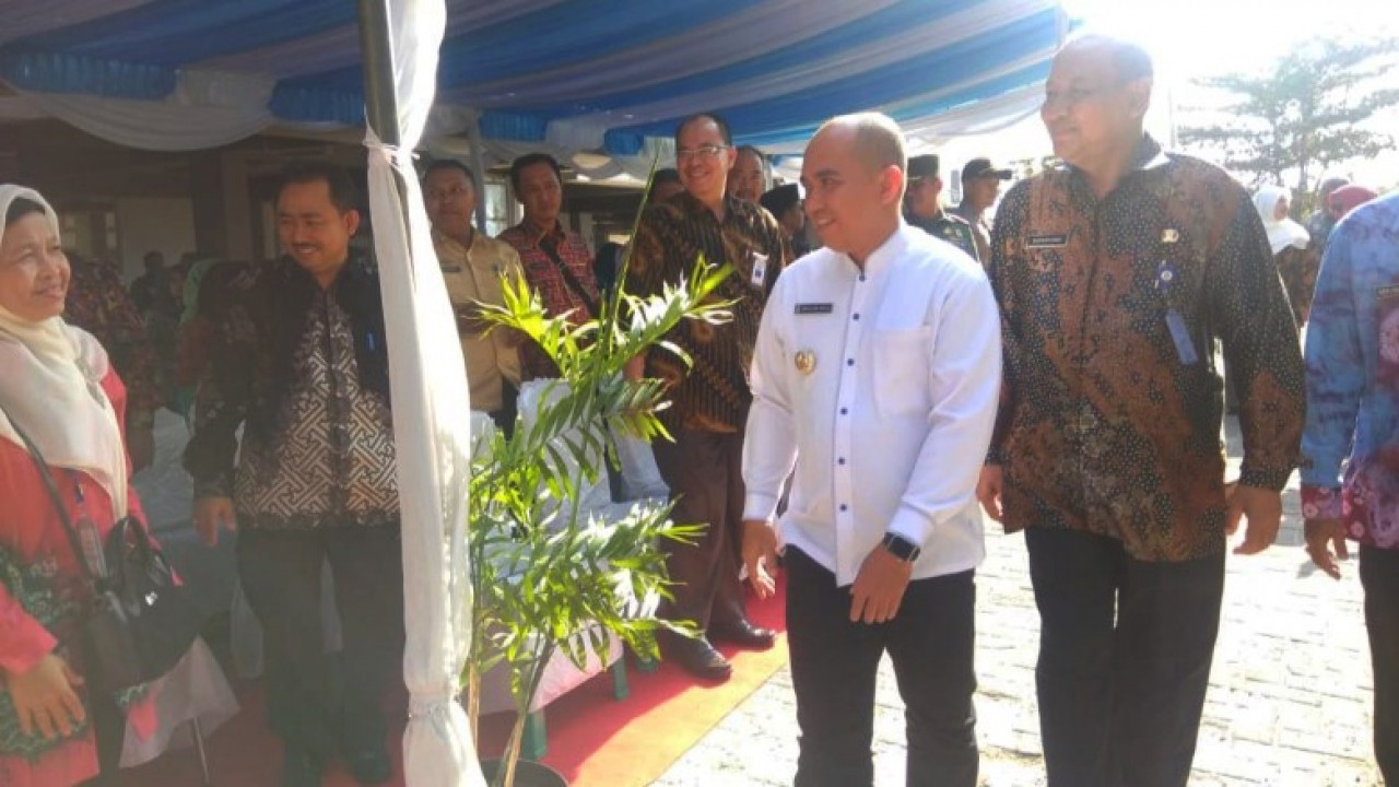 Walikota Pangkalpinang, Maulan Aklil saat menghadiri Sarasehan Nasional Pembangunan Berwawasan Kependudukan yang di selenggarakan di kampung Mentari, Kelurahan Ketapang, Jumat (13/09/2019).