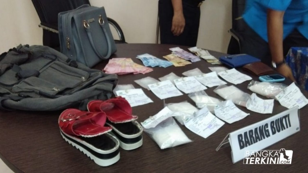 Barang Bukti yang berhasil diamankan dari kedua tersangka pembawa Narkotika jenis sabu, di Bandara Depati Amir Bangka Belitung.