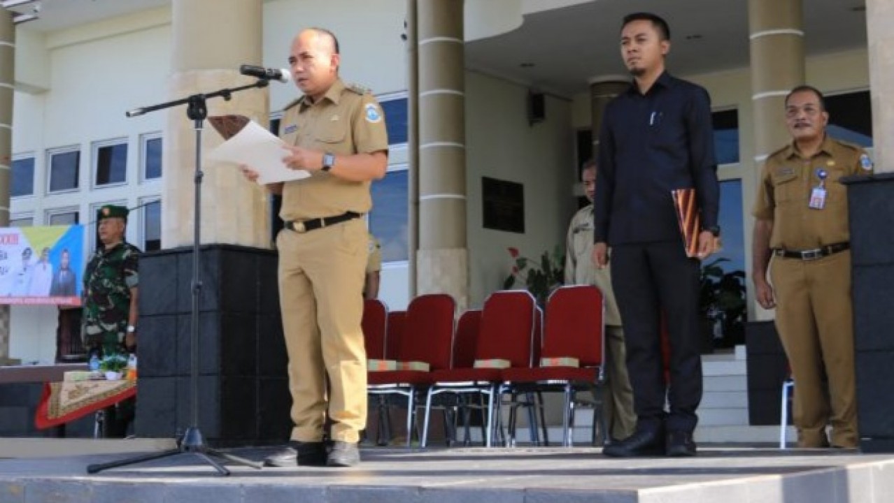 Walikota Pangkalpinang, Maulan Aklil saat menjadi inspektur upacara Peringatan Hari Otonomi Daerah di Halaman Kantor Walikota Pangkalpinang, Kamis (25/04/2019).