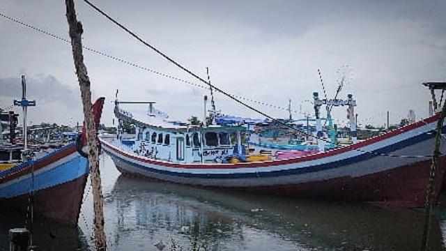 Pengakhir Tahun, Nelayan di Pangkalpinang Enggan Melaut Karena Ombak Besar