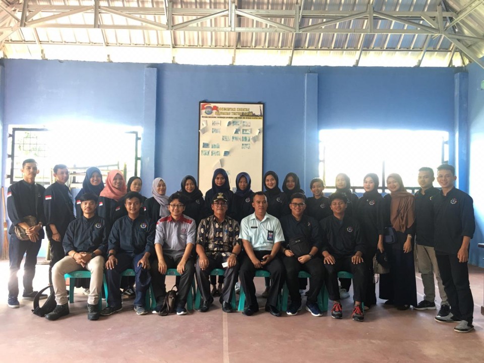 Penyambutan KKN mahasiswa UUB itu di pusatkan di aula Kelurahan Tua Tunu Indah, yang dihadiri langsung Lurah beserta jajarannya serta Dosen Pembimbing Lapangan KKN Tematik UBB, Sabtu (13/07/2019).