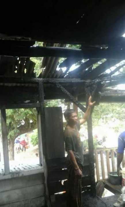 Kebakaran sebuah bangunan atau Bengkel milik Kusri alias Boy, di Desa Sungkap Kecamatan Simpang Katis Kabupaten Bangka Tengah, Rabu (02/05/2018) siang.