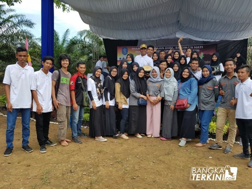 Kepengurusan dari Himpunan Mahasiswa Sosiologi (Himasos) Universitas Bangka Belitung ikut andil dalam acara adat tahunan tersebut, di Desa Kimak Kecamatan Merawang Kabupaten Bangka, Minggu (13/05/2018).