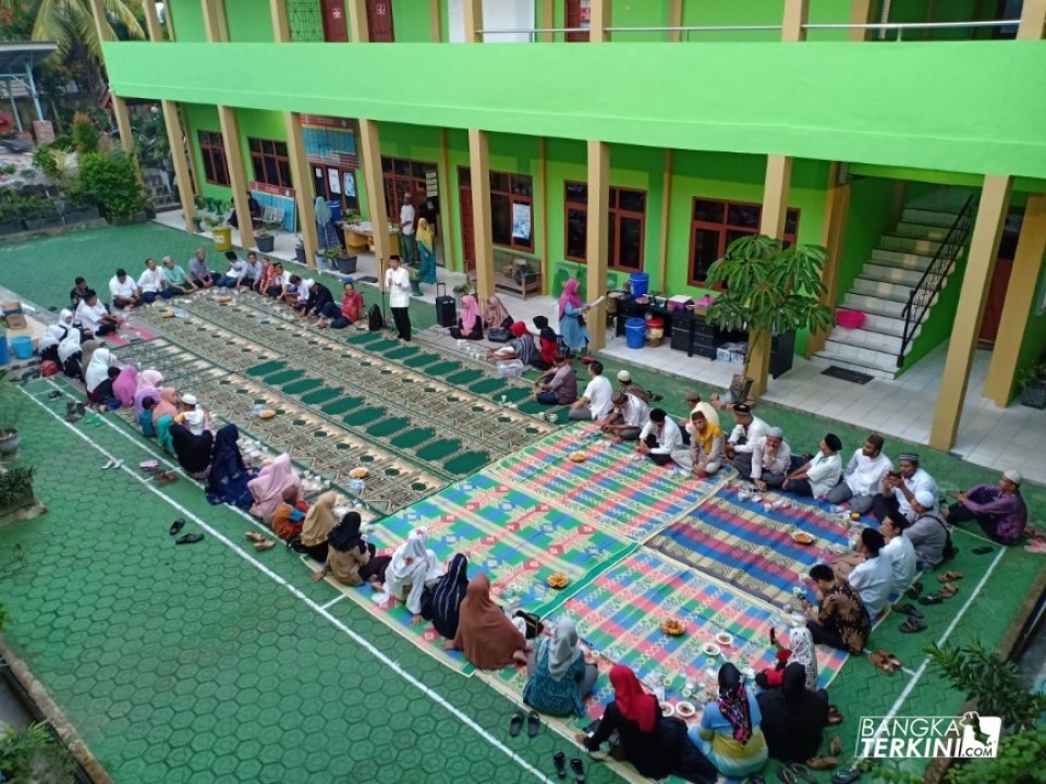 Dinas Pendidikan dan Kebudayaan (Dindikbud) Kota Pangkalpinang, khataman Al Qur'an serta buka puasa bersama, Kamis (07/06/2018) kemarin.