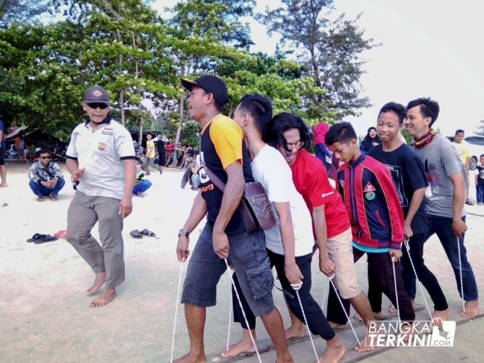 Lomba Bakiak, salah satu perlombaan Family Gathering LDII, Minggu kemarin (13/05/2018) di Pantai Pasir Padi.