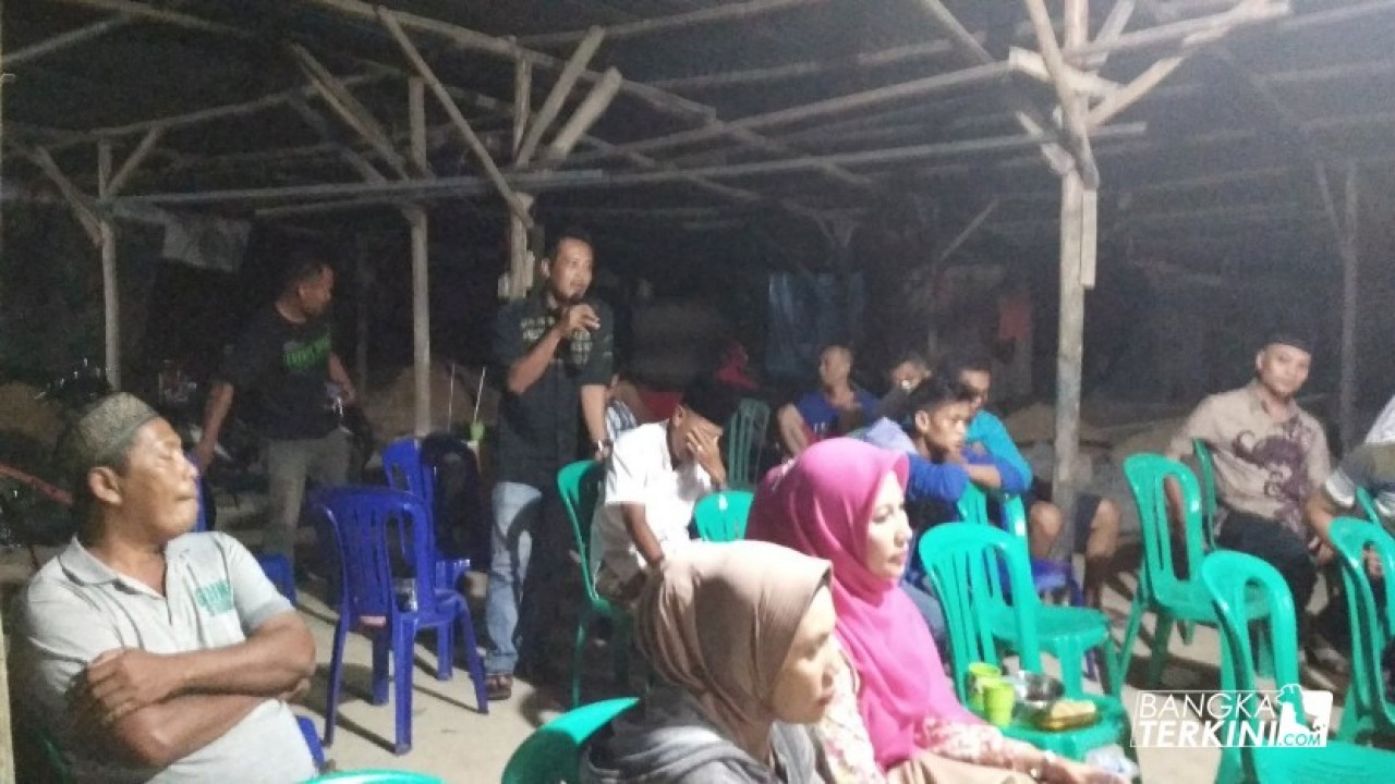Konsolidasi DPC Partai Gerindra bersama PAC Gerindra Bukit Intan dan Girimaya beserta Ranting, di Sekretariat PAC Bukit Intan dan Girimaya Jalan Semabung Lama atau belakang SD Negeri 54 Pangkalpinang, Senin (04/06/2018).