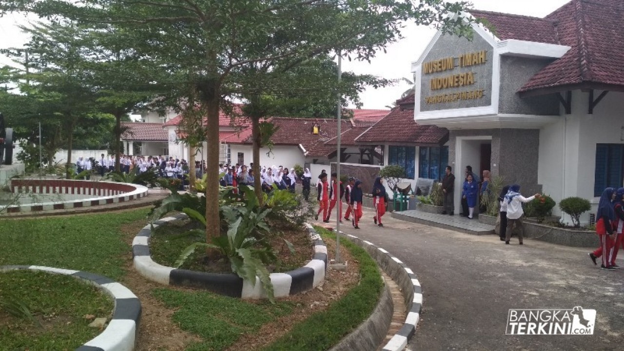 Ratusan Pelajar SMP mendatangi Museum Timah