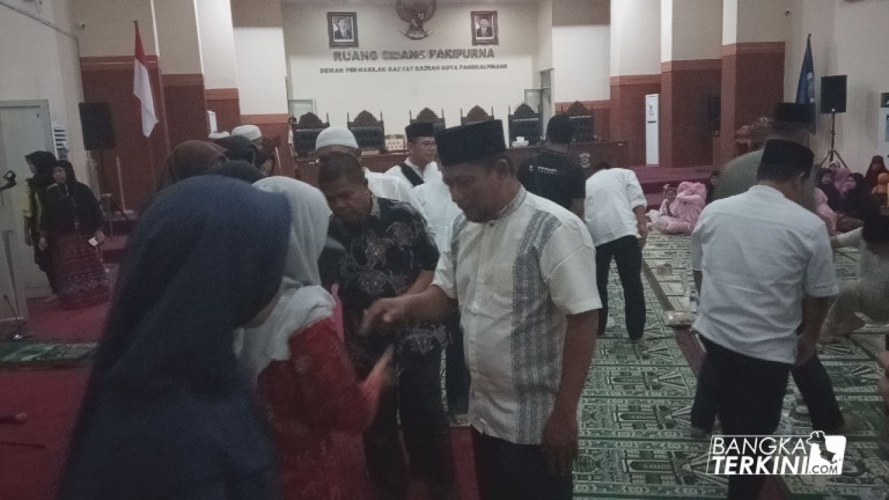 DPRD Kota Pangkalpinang menggelar buka puasa bersama Yatim Piatu, di Sekretariat DPRD Pangkalpinang, Rabu (22/05/2019).