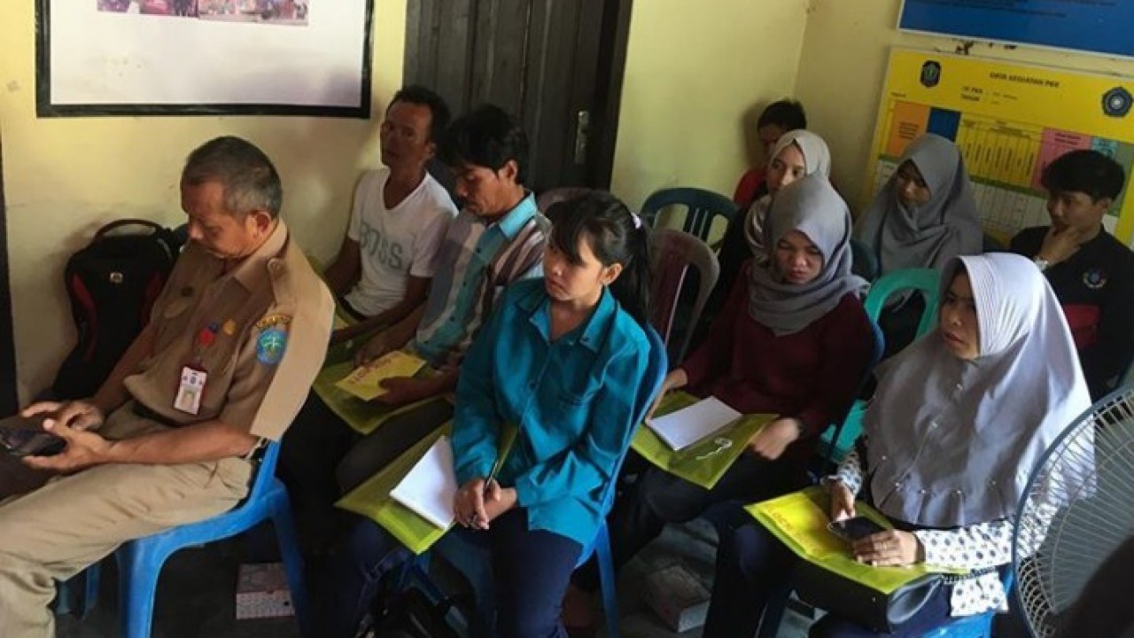 Mahasiswa Kuliah Kerja Nyata (KKN) Tematik Universitas Bangka Belitung (UBB) Desa Berbura mengadakan sosialisasi dan pelatihan keuangan Bumdes, di Desa Berbura Kabupaten Bangka, Rabu (17/07/2019).
