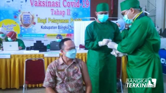 Bupati Bangka Tengah, Algafry Rahman saat Vaksin Sinovac tahap 2