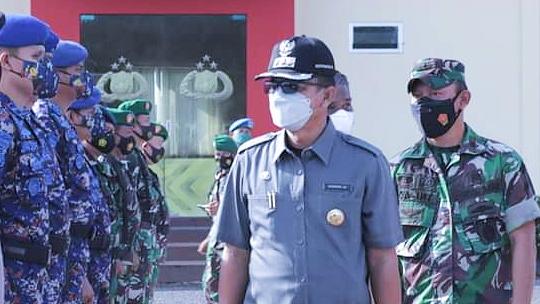 Bupati Belitung Timur, Burhanuddin saat Pimpin Apel Operasi Lilin Menumbing 2021. (Doc)