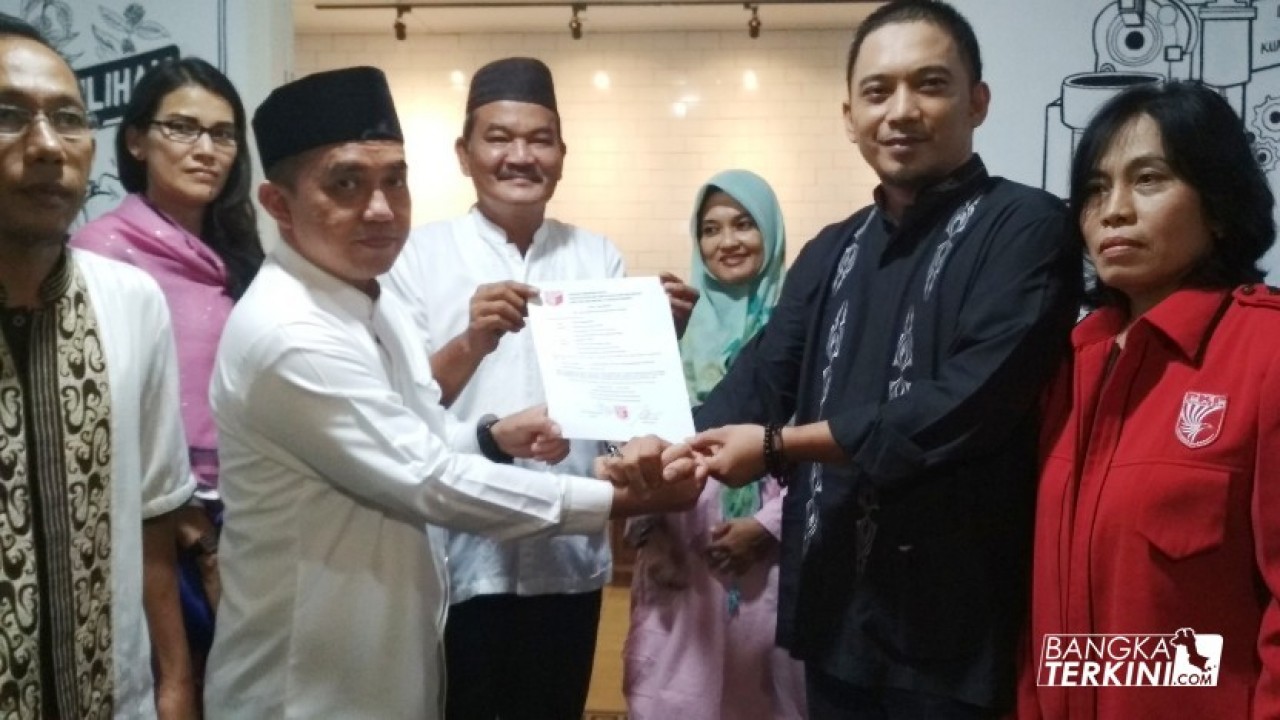 Partai Keadilan dan Persatuan Indonesia (PKPI) kota Pangkalpinang, memberikan secara resmi surat pernyataan dukungan penuh terhadap Paslon nomor urut 3, Maulan Aklil dan M.Sofyan di Pilwako Pangkalpinang 2018-2023. Sabtu (02/06/2018)