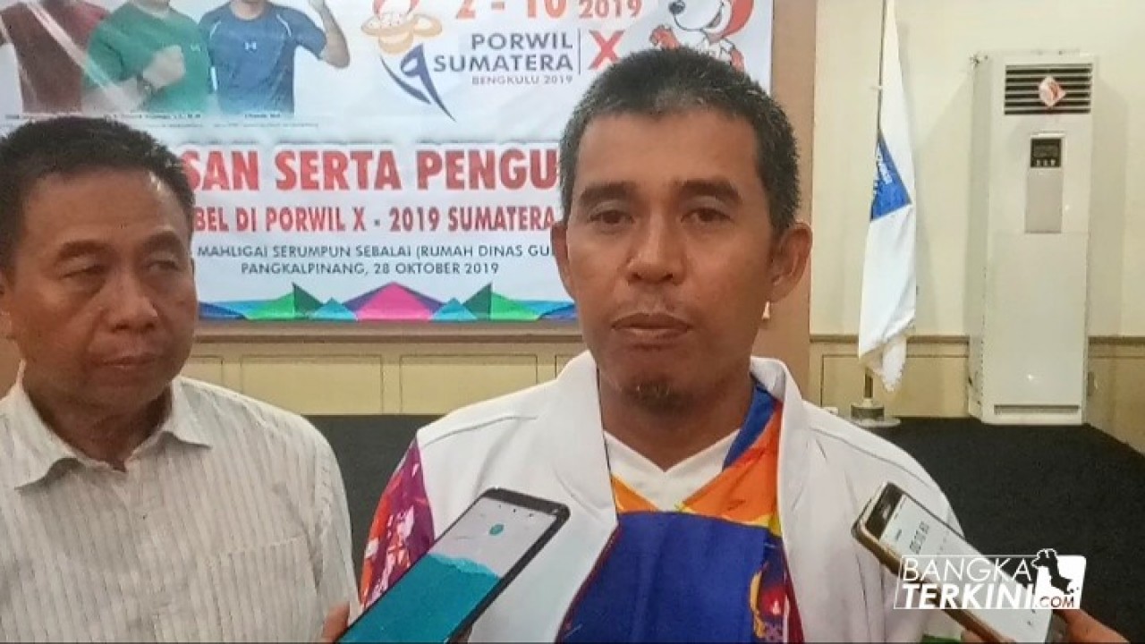 Ketua KONI Babel, Elfandi ditemani Ketua Kontingan Babel Porwil X Sumatera