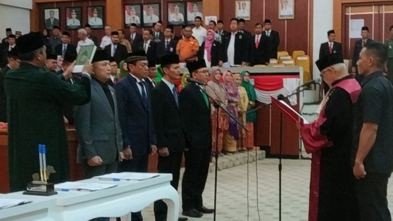 Rapat Paripurna pengucapan sumpah atau janji jabatan pimpinan DPRD Bangka Belitung periode 2019-2024, Rabu (16/10/2019).
