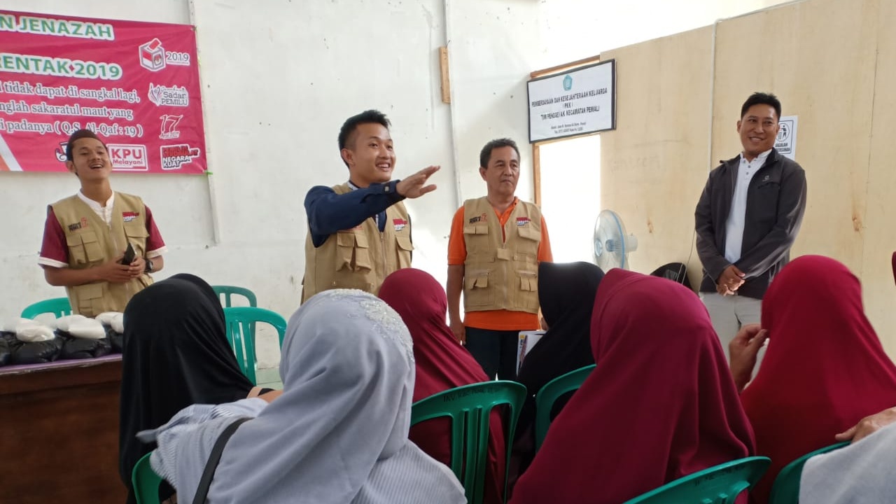 Relawan Demokrasi (Relasi) KPU Kabupaten Bangka mengadakan sosialisasi Pemilu 2019 di Gedung Serbaguna (GSG) Pemali, Senin (11/03/2019).